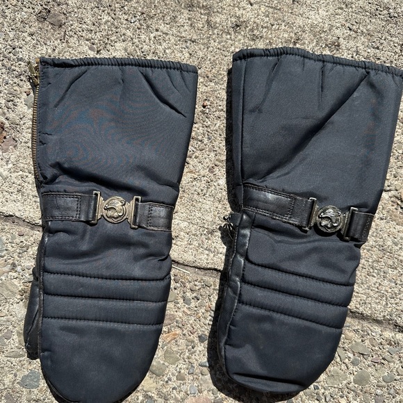 Arctic Cat Vintage 70’s Mittens women’s size large - Picture 1 of 11